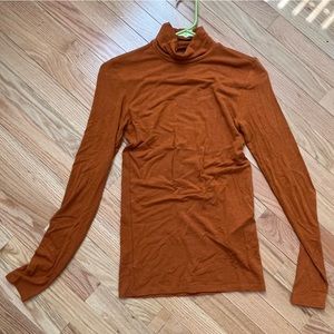 Y.A.S. Orange turtleneck NWOT